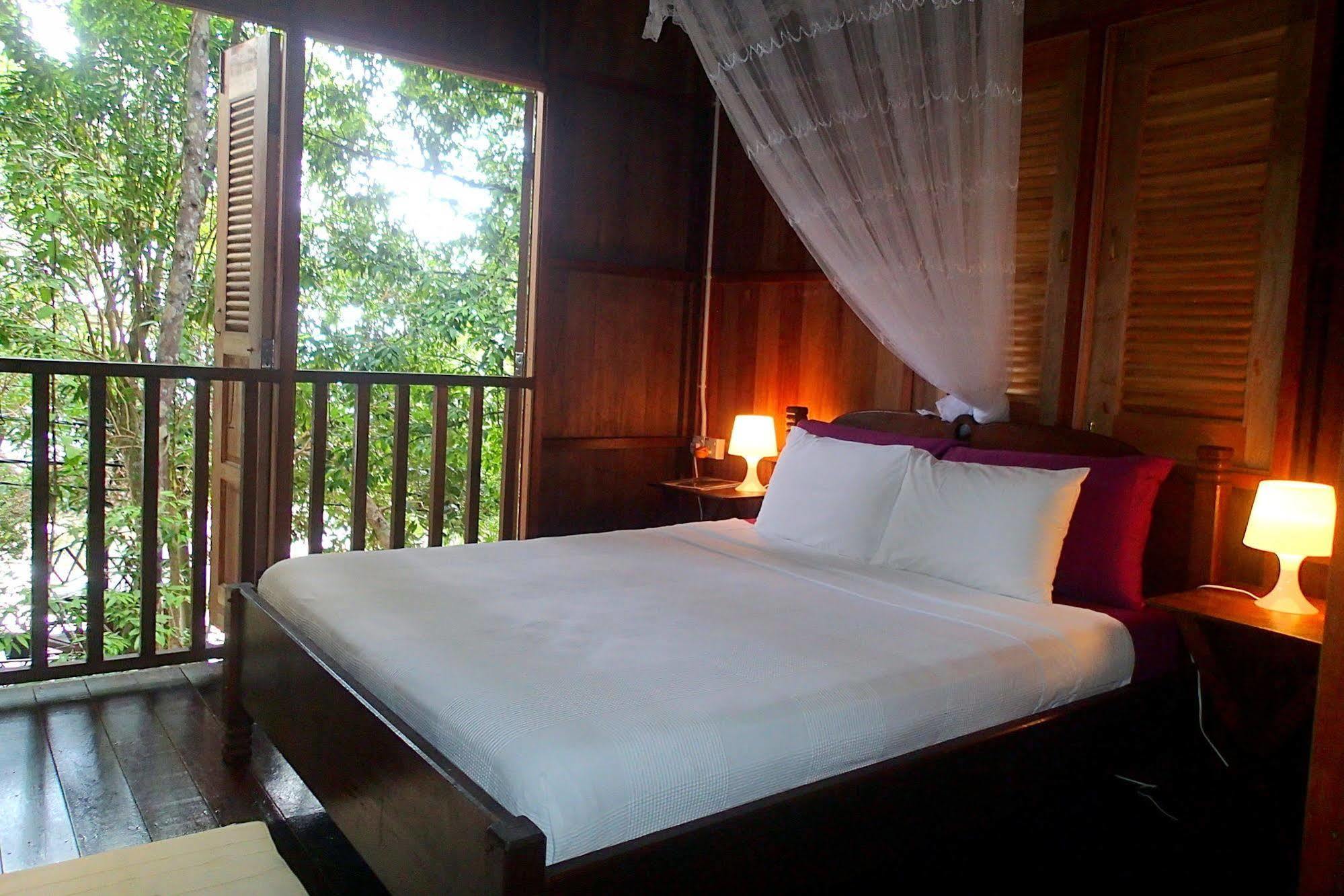 Bagus Place Retreat Kampong Mukut Exterior photo