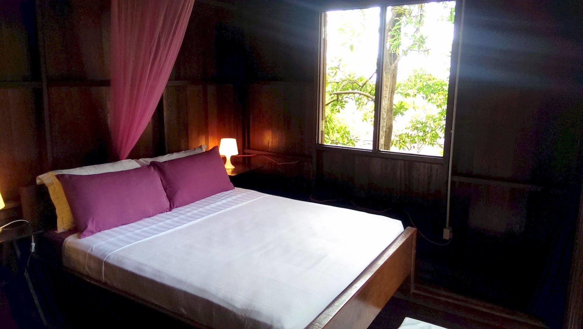 Bagus Place Retreat Kampong Mukut Exterior photo