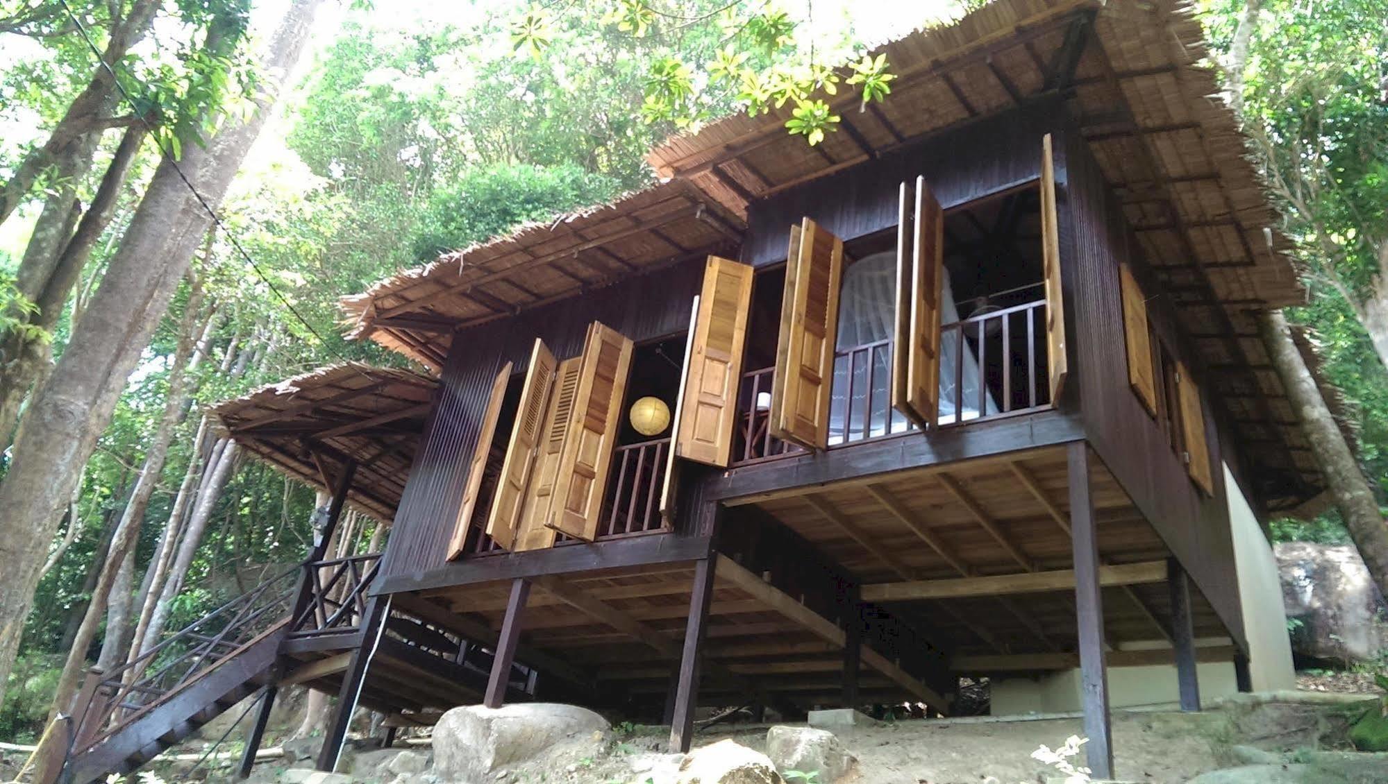 Bagus Place Retreat Kampong Mukut Exterior photo